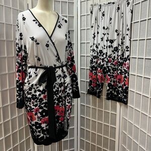 Donatella, Woman, Pajama set, 2pc, White-Black-Flowers, Sz M, kimono style.!